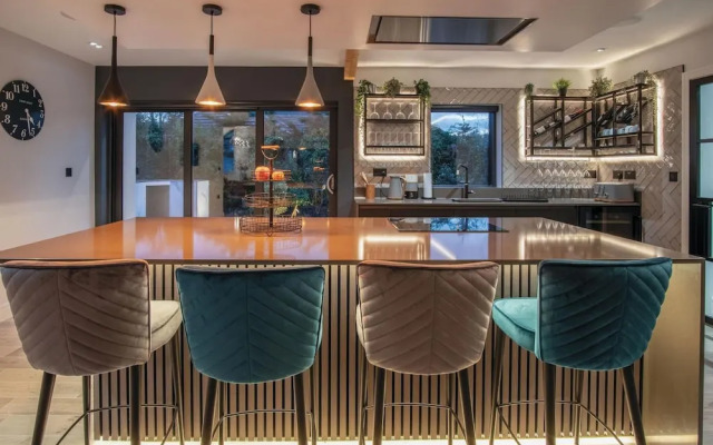 Ty Cyfoes - Luxurious 4 Bedroom - St. Florence