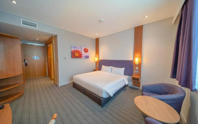 Premier Inn Abu Dhabi Airport (Business Park)