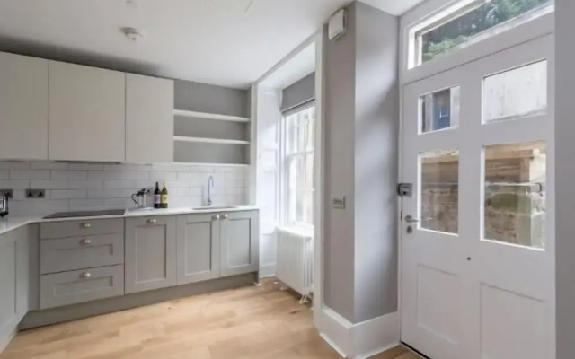 JOIVY Luxury Georgian City Centre Apartment (Sleeps 6)