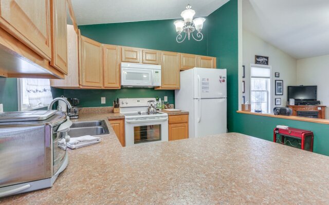 Charming Shenandoah Retreat w/ Deck & Grill!