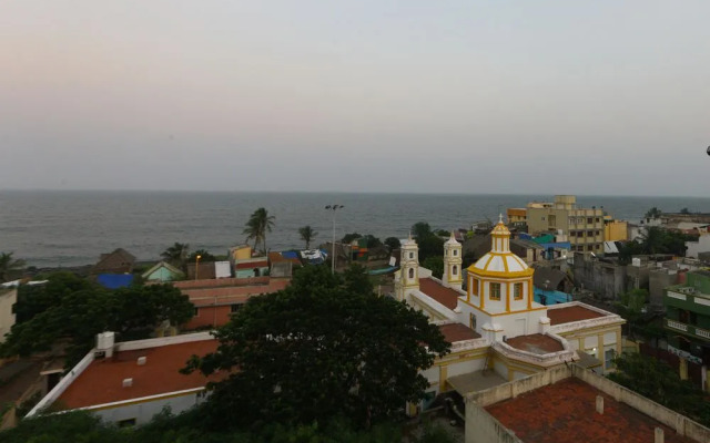 OYO Home 9767 Sea View 3 BHK Near Rock Beach