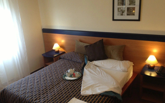 Hotel Indicatore Budget & Business at Glance