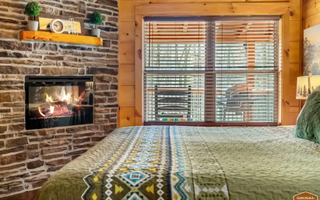 Whispering Pines Retreat By Ghosal Luxury Lodging