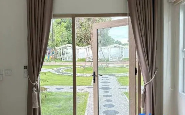 Green white Resort & Cafe
