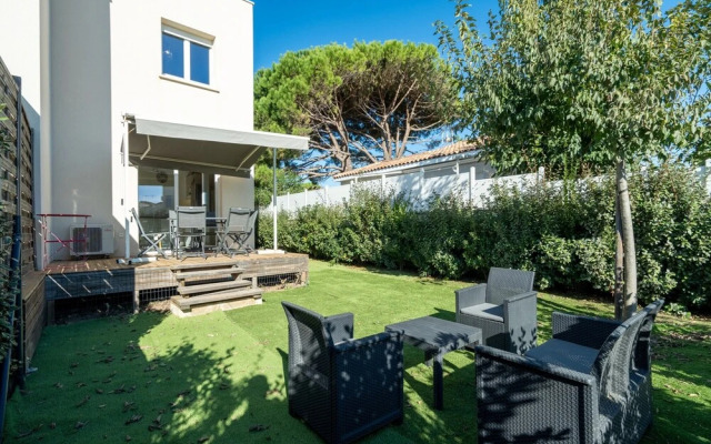 Peaceful Villa in Serignan