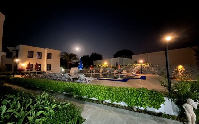 Ege Apartments