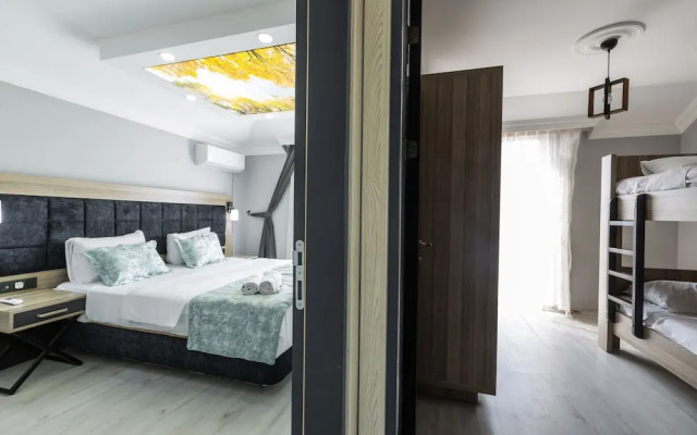 Li̇fe Pool Sui̇te Hotel