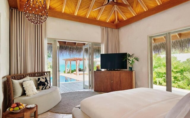 Fairmont Maldives, Sirru Fen Fushi