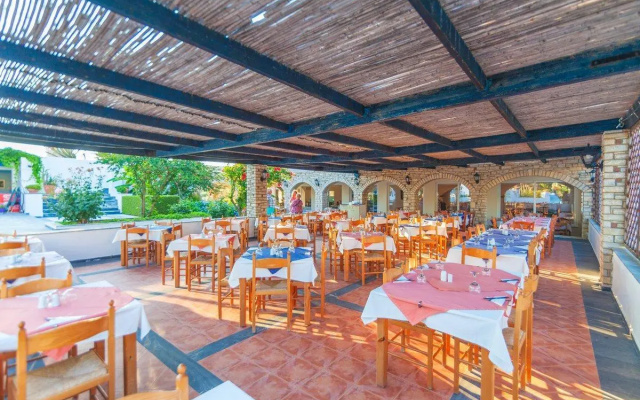 Zefiros Beach Hotel