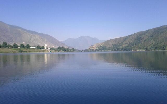 Houseboat Khan Palace