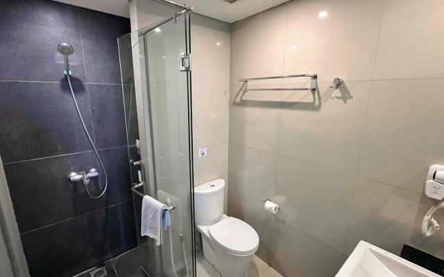 Kimpton Surfcomber Hotel by IHG