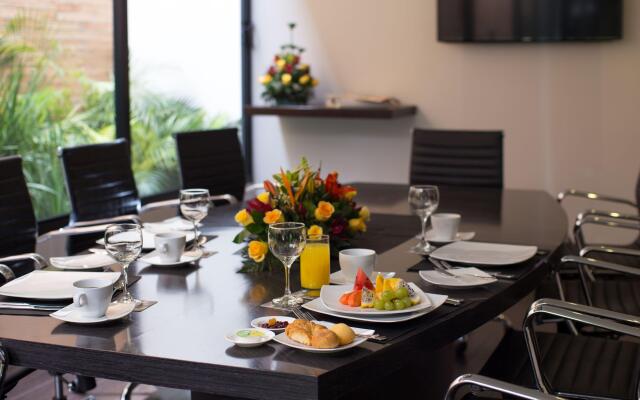 93 Luxury Suites & Residences