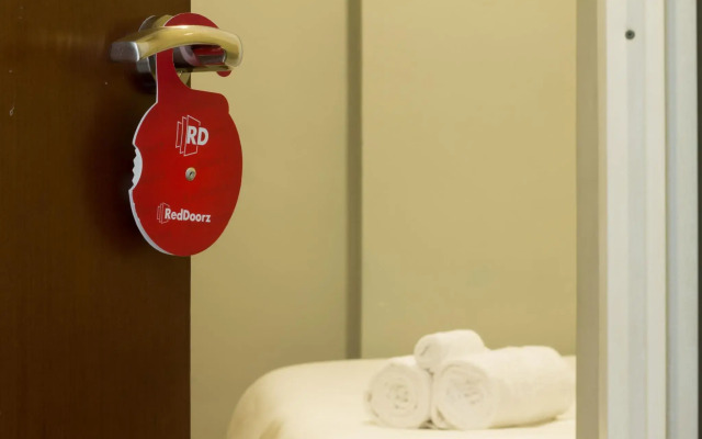 RedDoorz Premium @ Sampaloc Makati