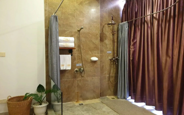 Aristocrat Residence & Hotel