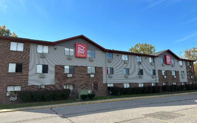 Red Roof PLUS+ Belleville