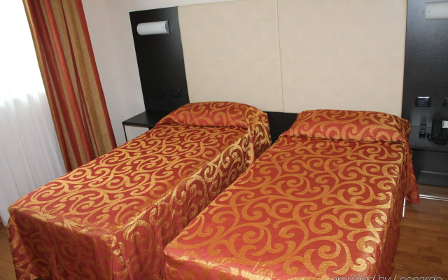 Raya Hotel Motel