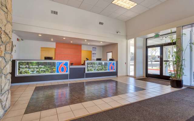Motel 6 Belmont, CA - San Francisco - Redwood City