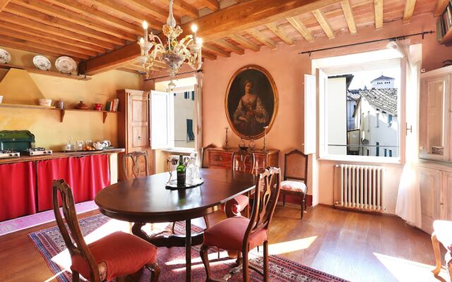 Delfina by Vacation in Lucca