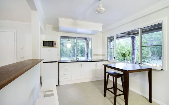 Airlie Beach Eco Cabins - Adults only
