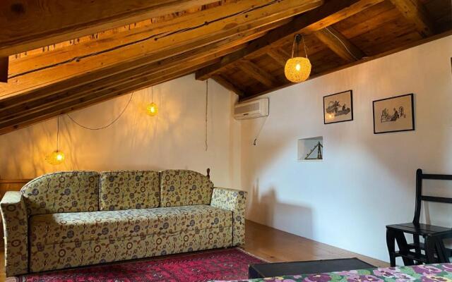 Charming Bohemian house in Perast