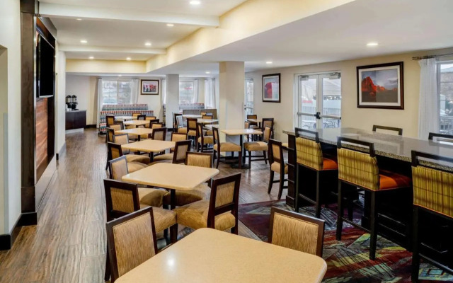 La Quinta Inn #826