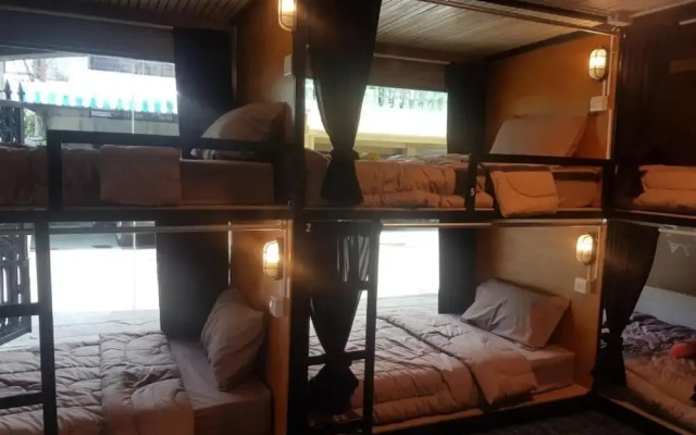 Waterside House And Hostel