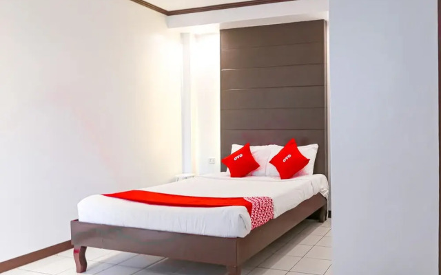 OYO 759 Royal South Garden Suites