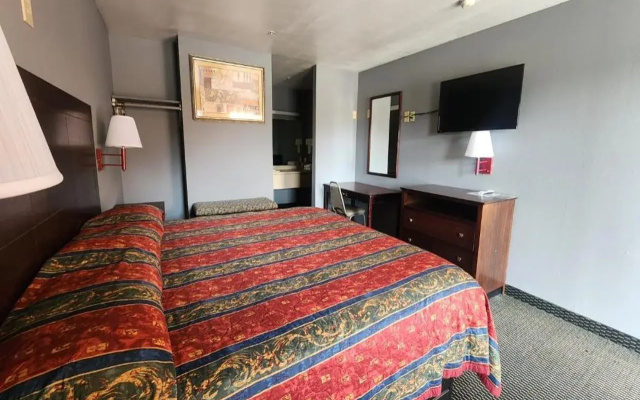 Benbrook Inn & Suites