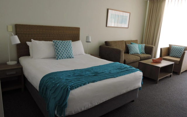 Mantra Ettalong Beach – Guest Rooms – Killcare