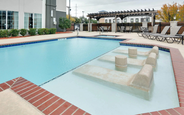La Quinta Inn & Suites by Wyndham Dallas Love Field