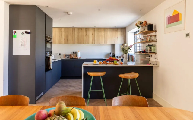 Stylish Family Home With Garden