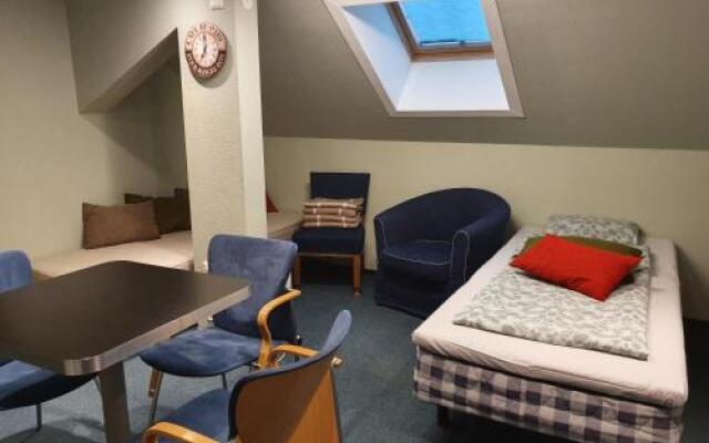 Freedom65 Hostel And Caravan