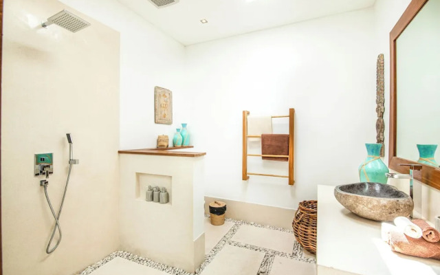 Modern 4 BR Villa 400m to the Beach in Canggu