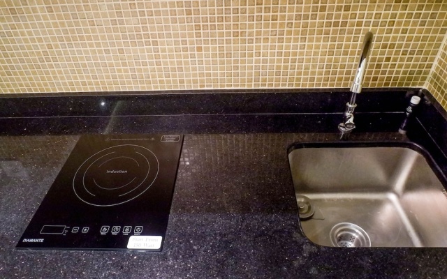 Best Studio Benson Apartment Connected to Pakuwon Mall next to Anderson – Bathroom – Surabaya