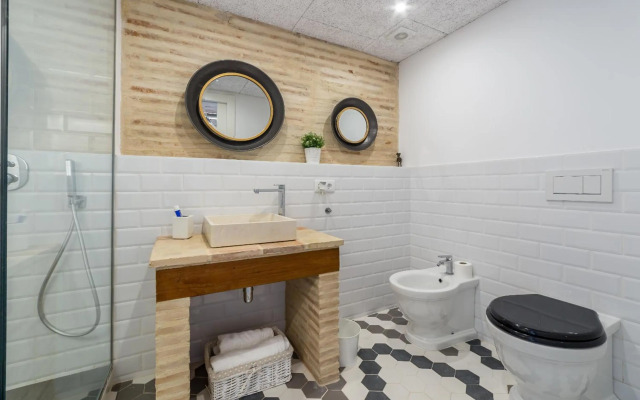 CENTER-Luxurious 1BR, 1BA-Terrace, WI-FI, A/C