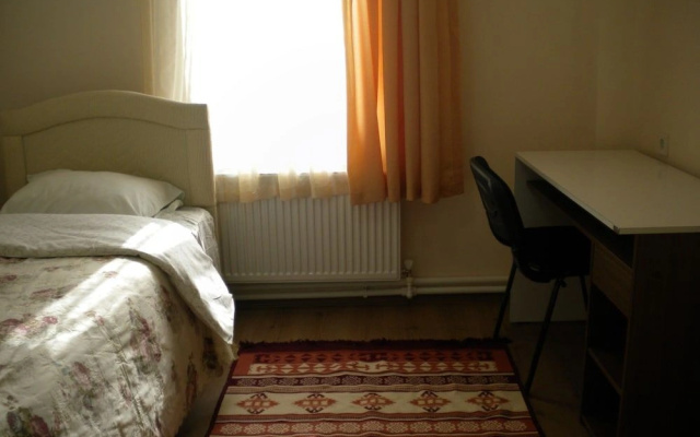 Bahar Hostel