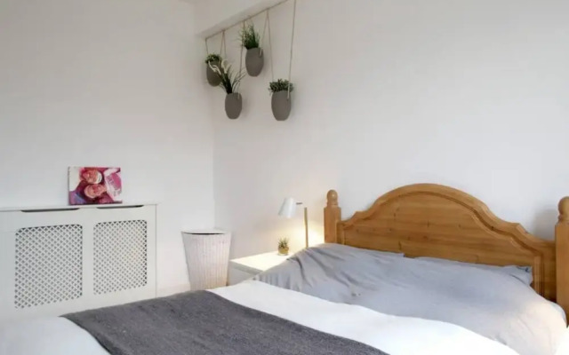 2 Bedroom Flat Near City Centre