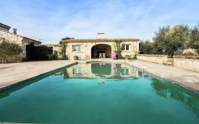 Welcoming Villa with Private Pool in Montfrin