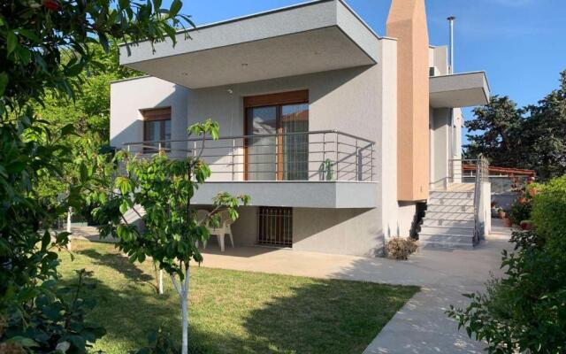 Lovely 2-bedroom holiday home in Nea Kallikratia