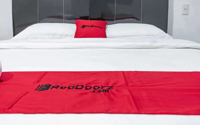 RedDoorz Plus near Thamrin Plaza Medan – Guest Rooms – Medan