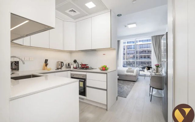 5 Mins Circle mal & 12 Mins Emirates Mal