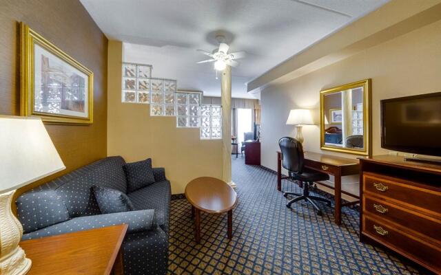 Monte Carlo Inn Vaughan Suites