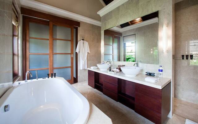 Cliffront Tropical Villa Cantik