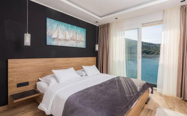 Beachfront Luxury Villa