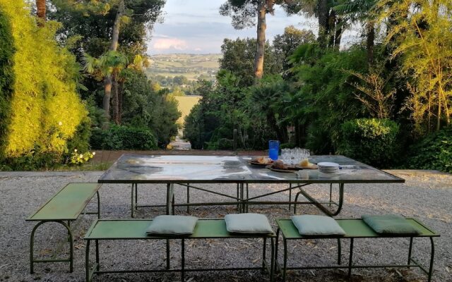 Elegante Appartamento in Villa con Piscina