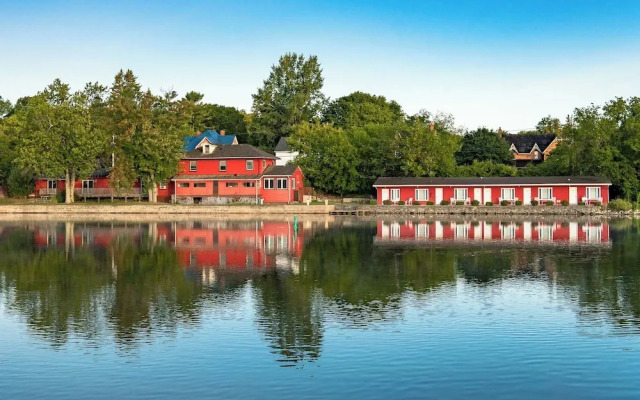 The Water's Edge Inn