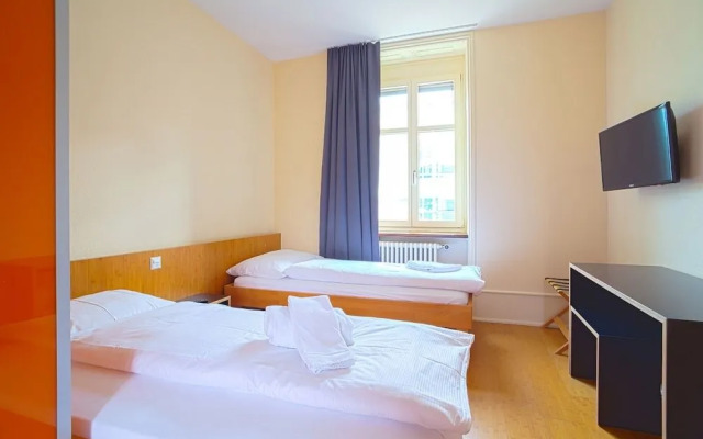 easyHotel Basel City - contactless self check-in