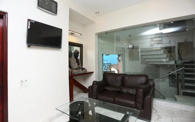 The Luxotica by OYO Rooms