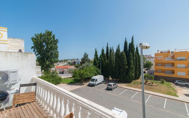 "T1 Wifi, Balcony With Bbq, air Con. 8min Walk From the \"marginal of Cabanas\""