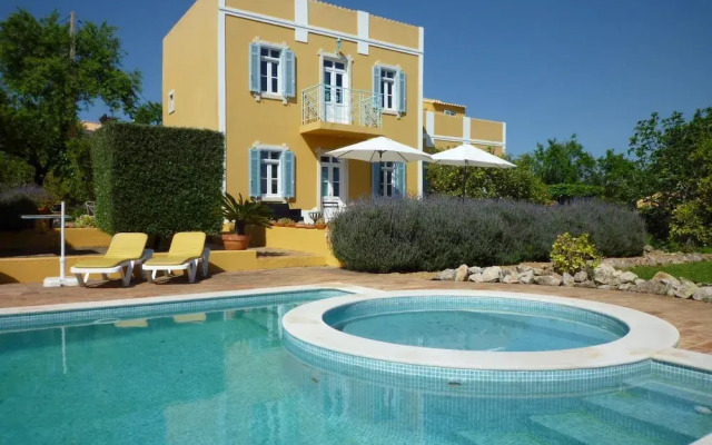 Quinta Amarela XL by Portucasa